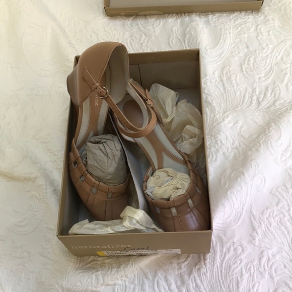 Naturalizer Tan Leather Heels - Picture 7 of 8